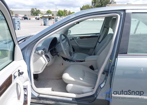 2007 Mercedes-Benz C 280 Luxury 4Matic из США, поврежденный, VIN WDBRF92H07F866462